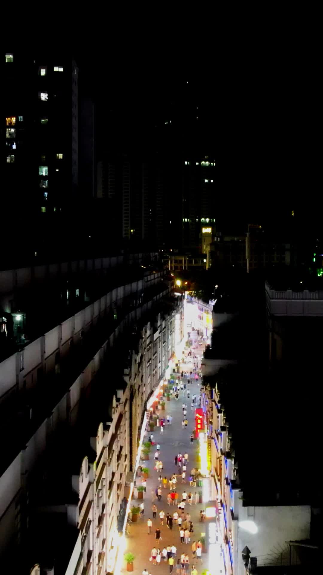 航拍广西南宁兴宁路步行街视频的预览图