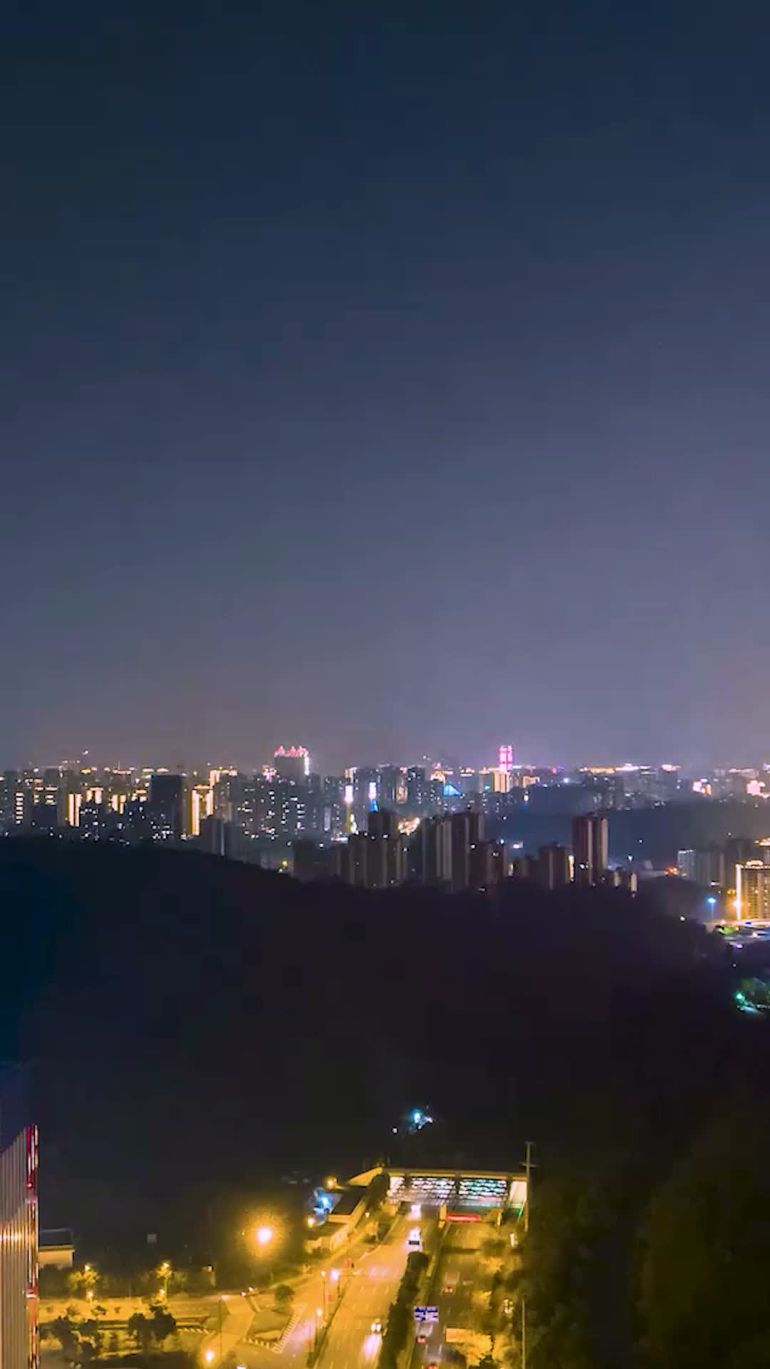 航拍南宁地标夜景视频的预览图
