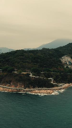 航拍深圳大梅沙海边步道视频的预览图