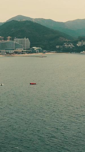 航拍深圳大梅沙海滩视频的预览图