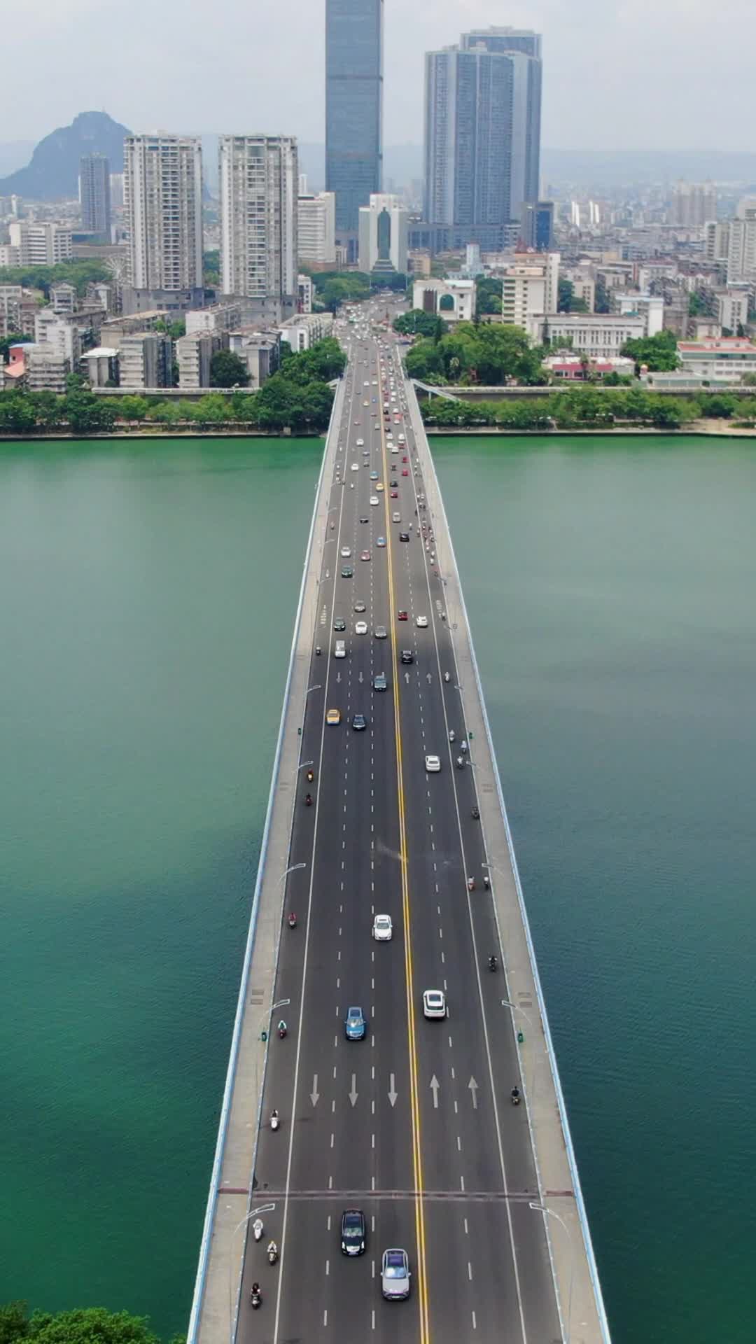 航拍广西柳州柳江文昌大桥视频的预览图