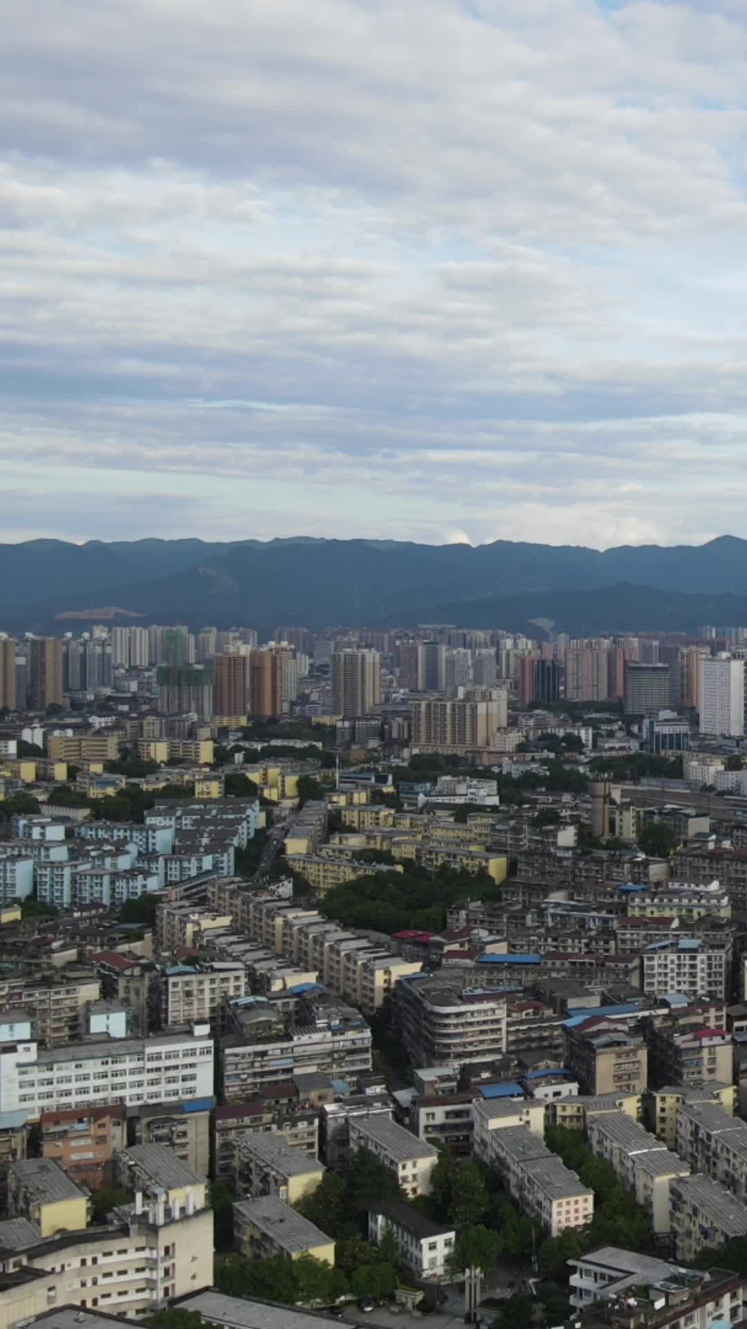 航拍湖南湘西城市建设竖屏视频的预览图