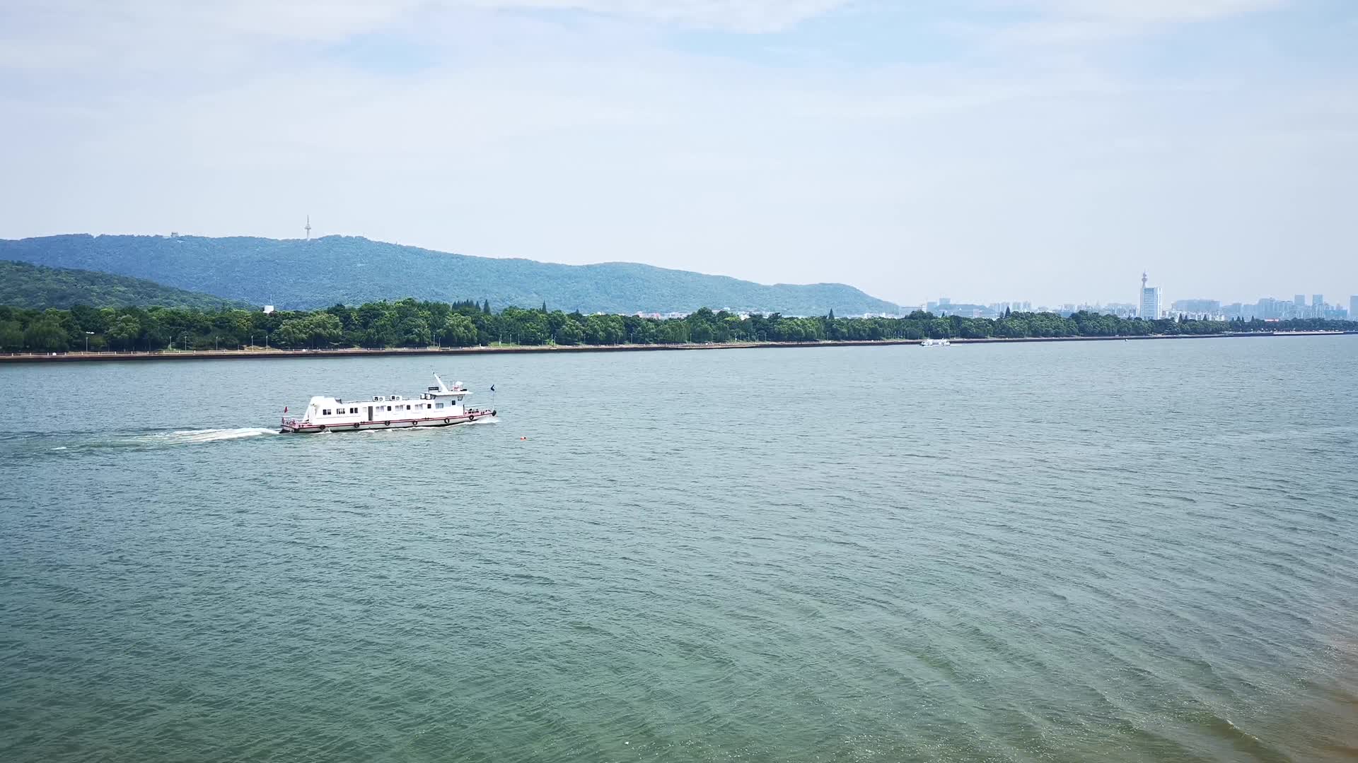 湖南长沙湘江行驶游船视频的预览图