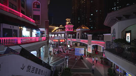 武汉世界城光谷步行街夜景视频的预览图