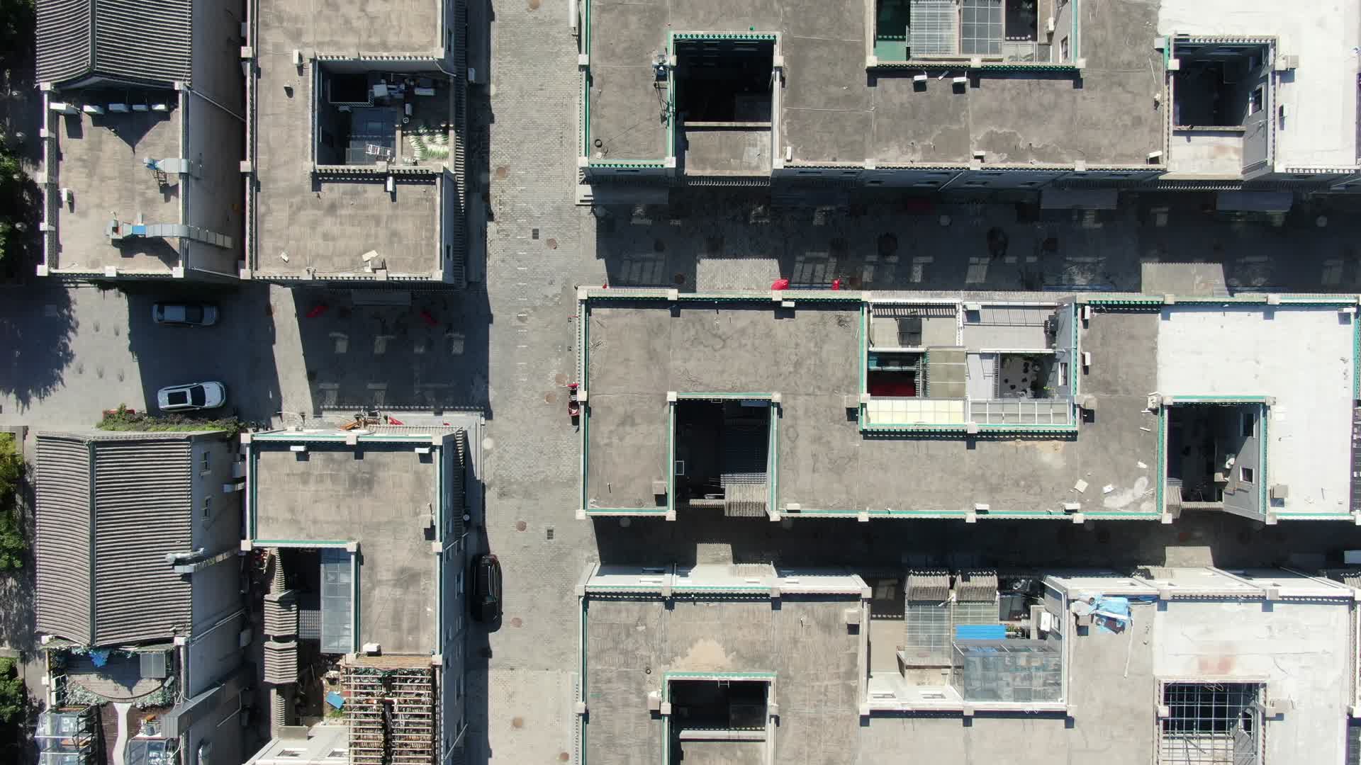 航拍古建筑屋顶视频的预览图