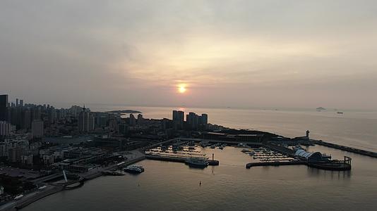 青岛海上日出日落航拍视频的预览图