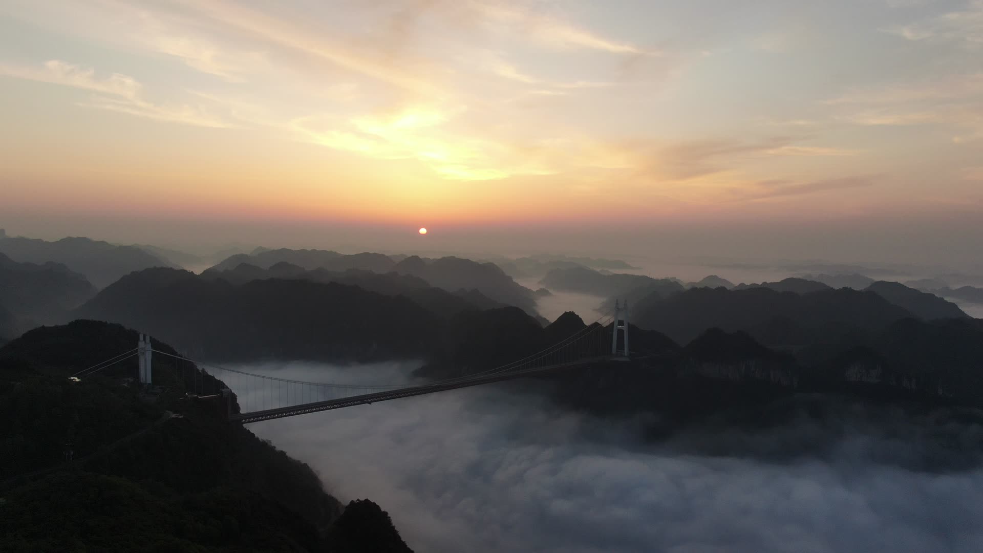湖南湘西德夯大峡谷清晨云海日出视频的预览图