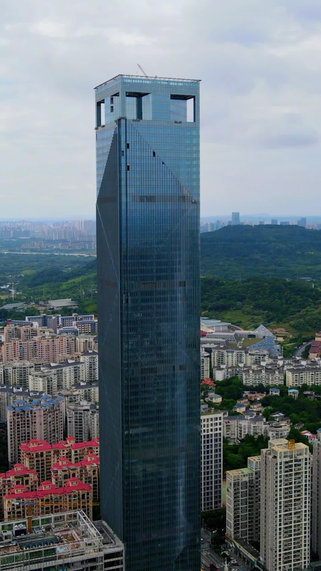 航拍广西南宁东盟商务区金投中心视频的预览图