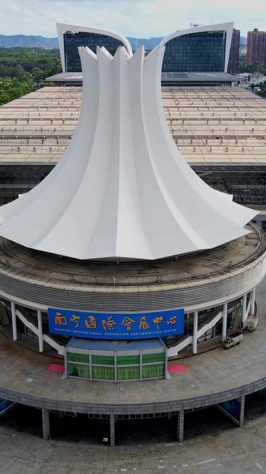 航拍广西南宁国际会展中心视频的预览图
