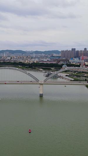 航拍广西南宁凌铁大桥视频的预览图