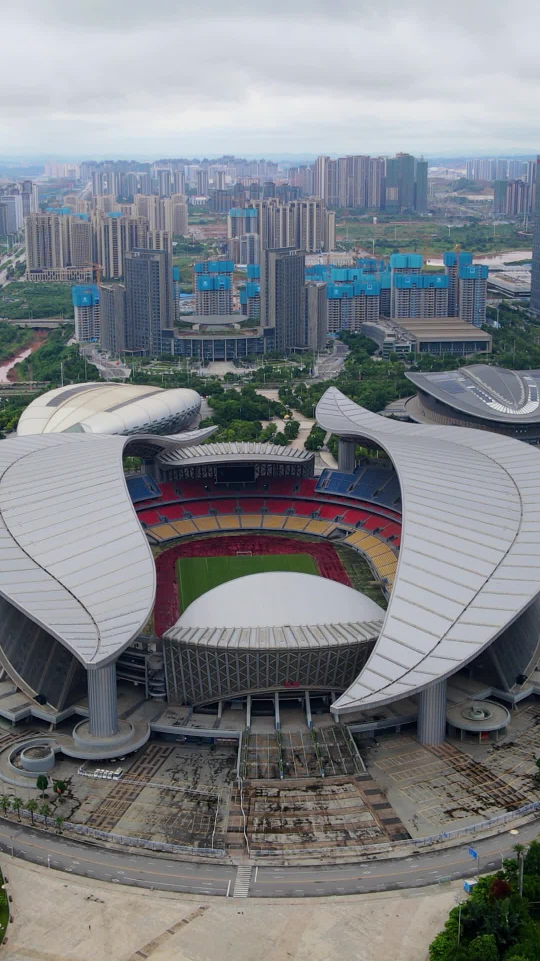 航拍广西南宁体育中心视频的预览图