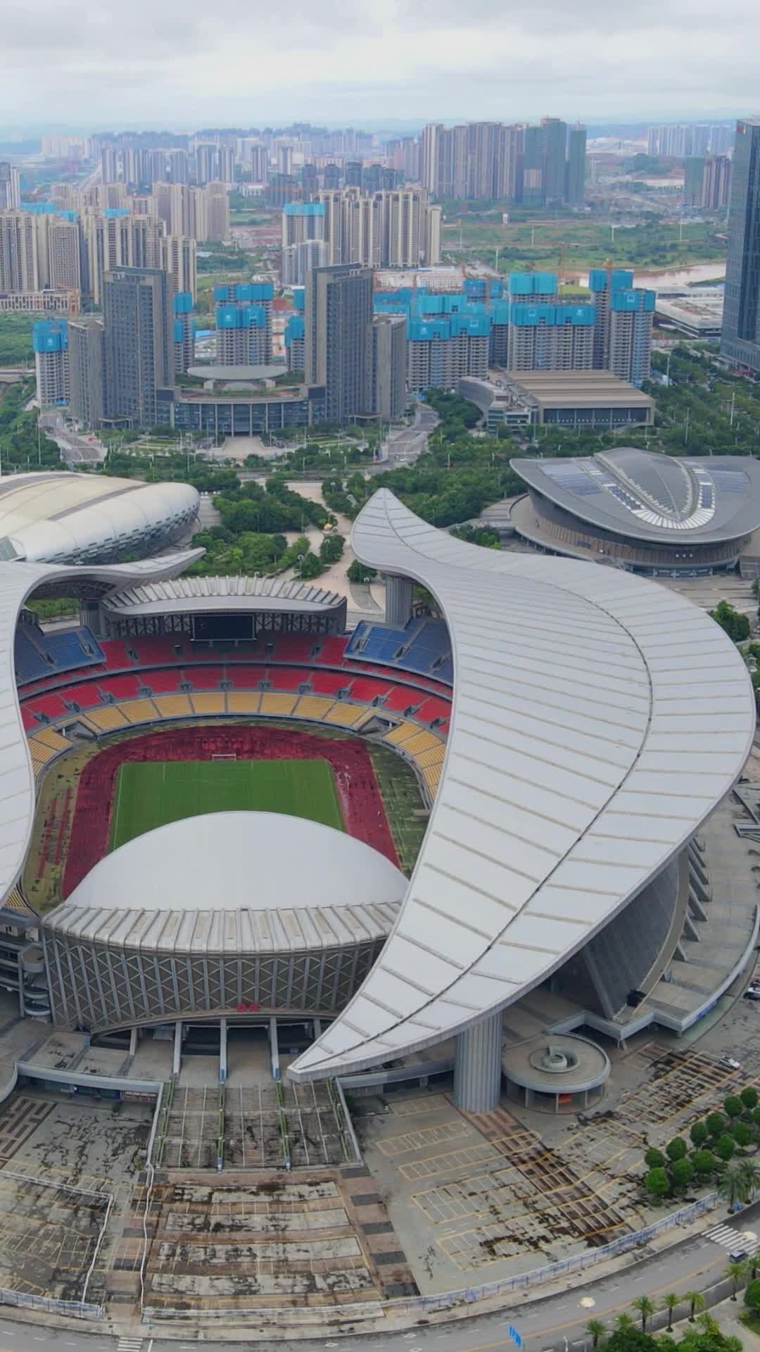 航拍广西南宁体育中心视频的预览图