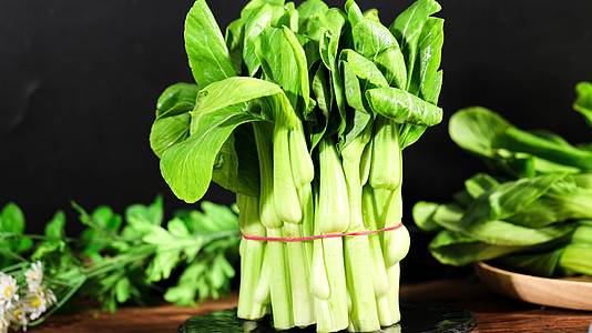 新鲜菜苋绿菜薹白菜苔视频的预览图
