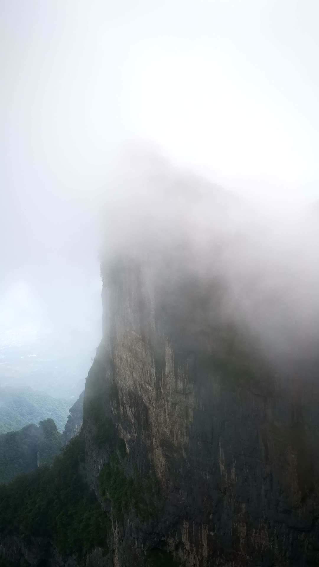 湖南张家界天门山云海视频的预览图