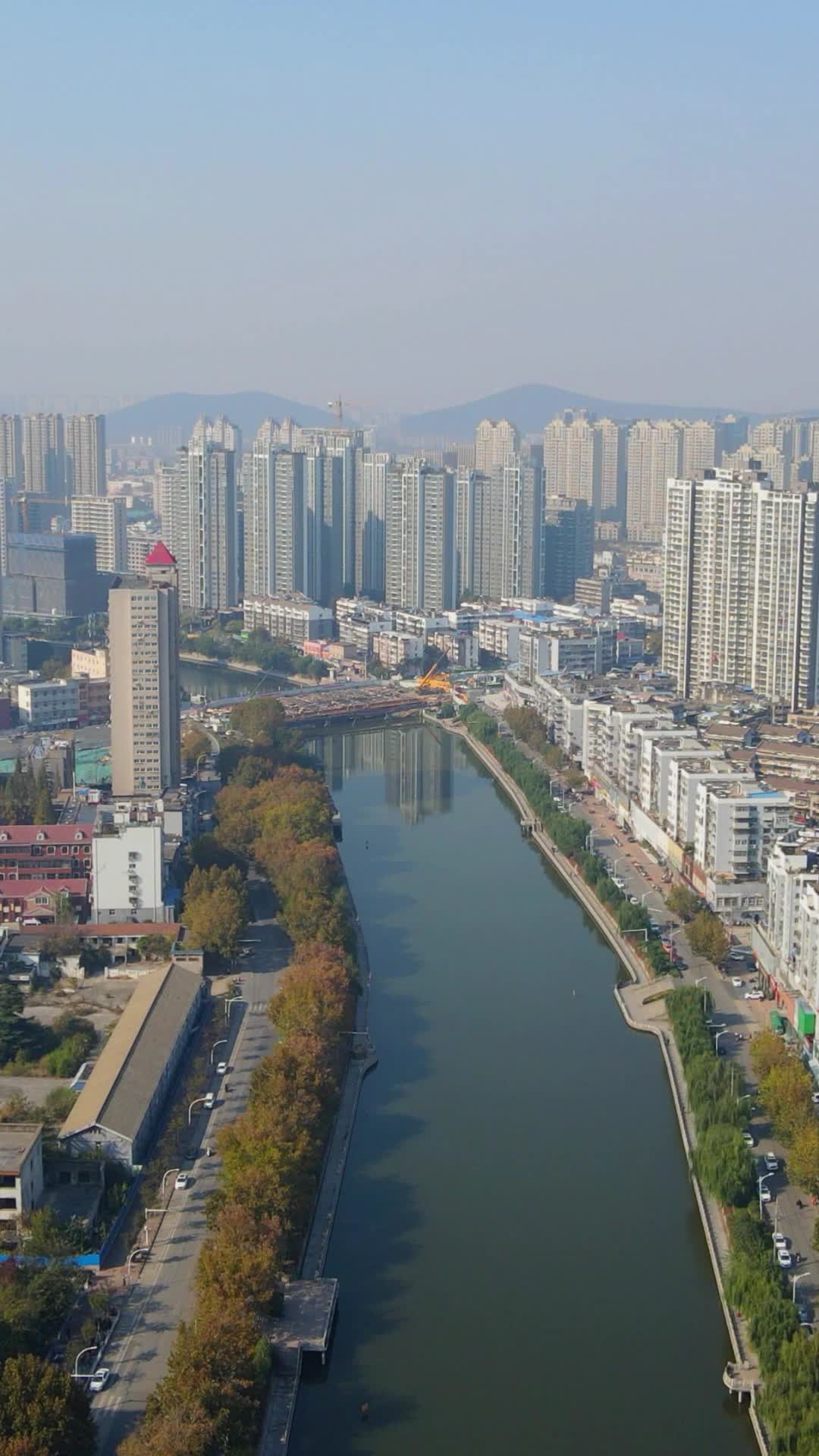 航拍江苏徐州黄河故道城市风光视频的预览图