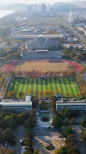 航拍江苏徐州市体育中心视频的预览图