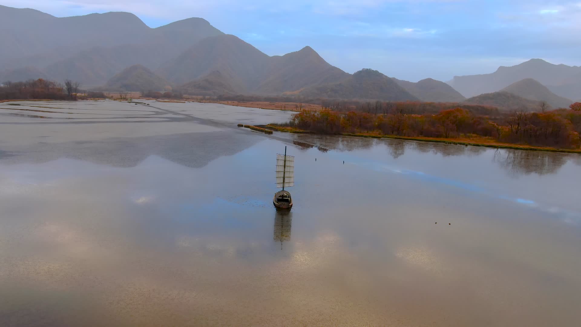 4K航拍神农架秋色视频的预览图