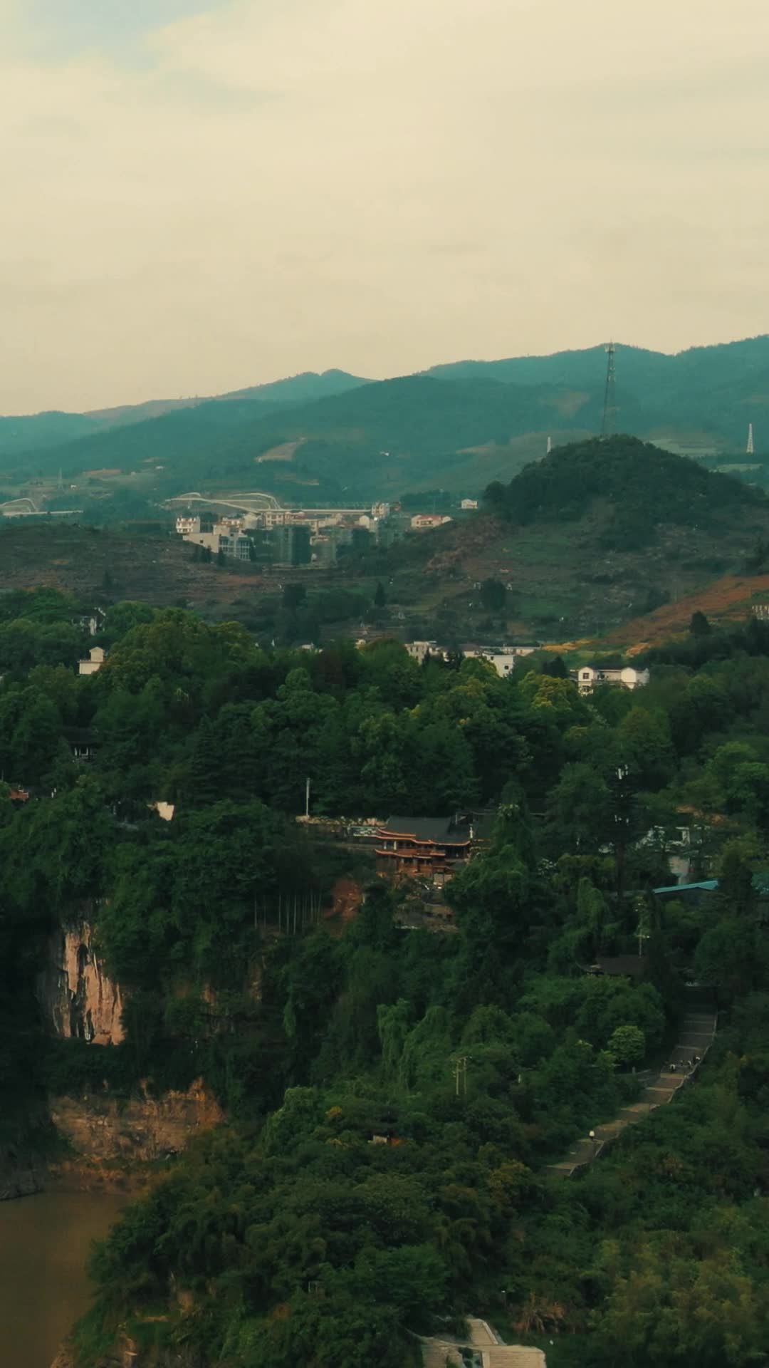 湖南湘西芙蓉镇竖屏航拍视频的预览图