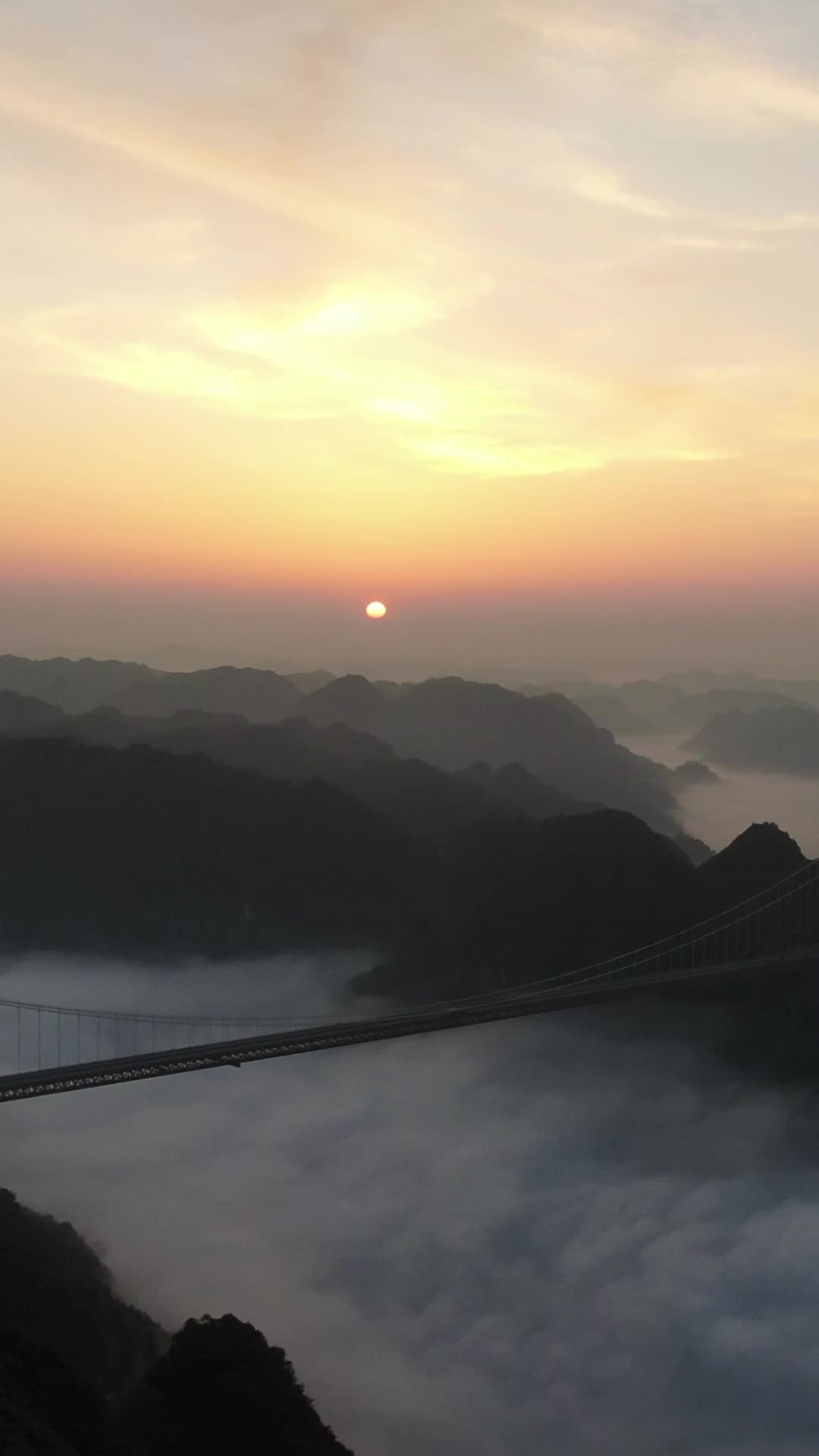 湖南湘西矮寨大桥日出竖屏视频的预览图