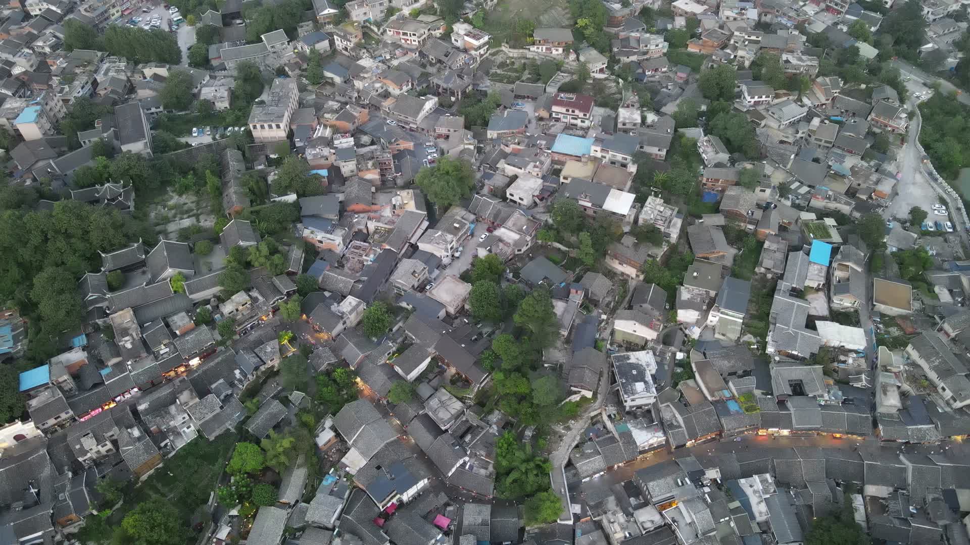 航拍贵州贵阳青岩古镇5A景区视频的预览图