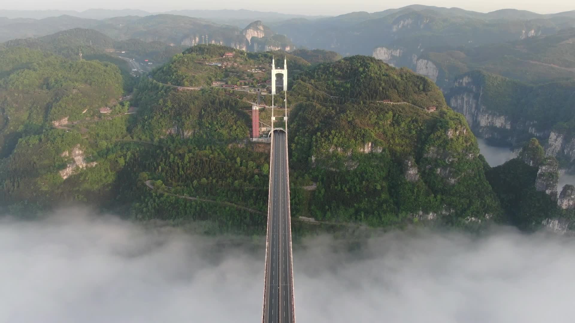 自然风光湖南湘西矮寨奇观5A景区竖屏航拍视频的预览图