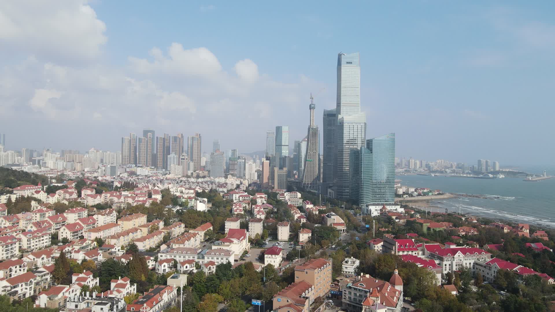 航拍山东青岛海天中心高楼CBD视频的预览图