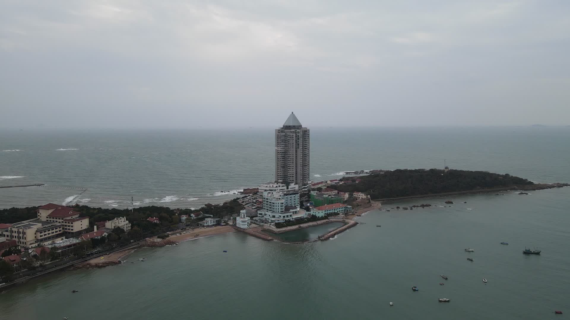 航拍山东青岛汇泉角视频的预览图