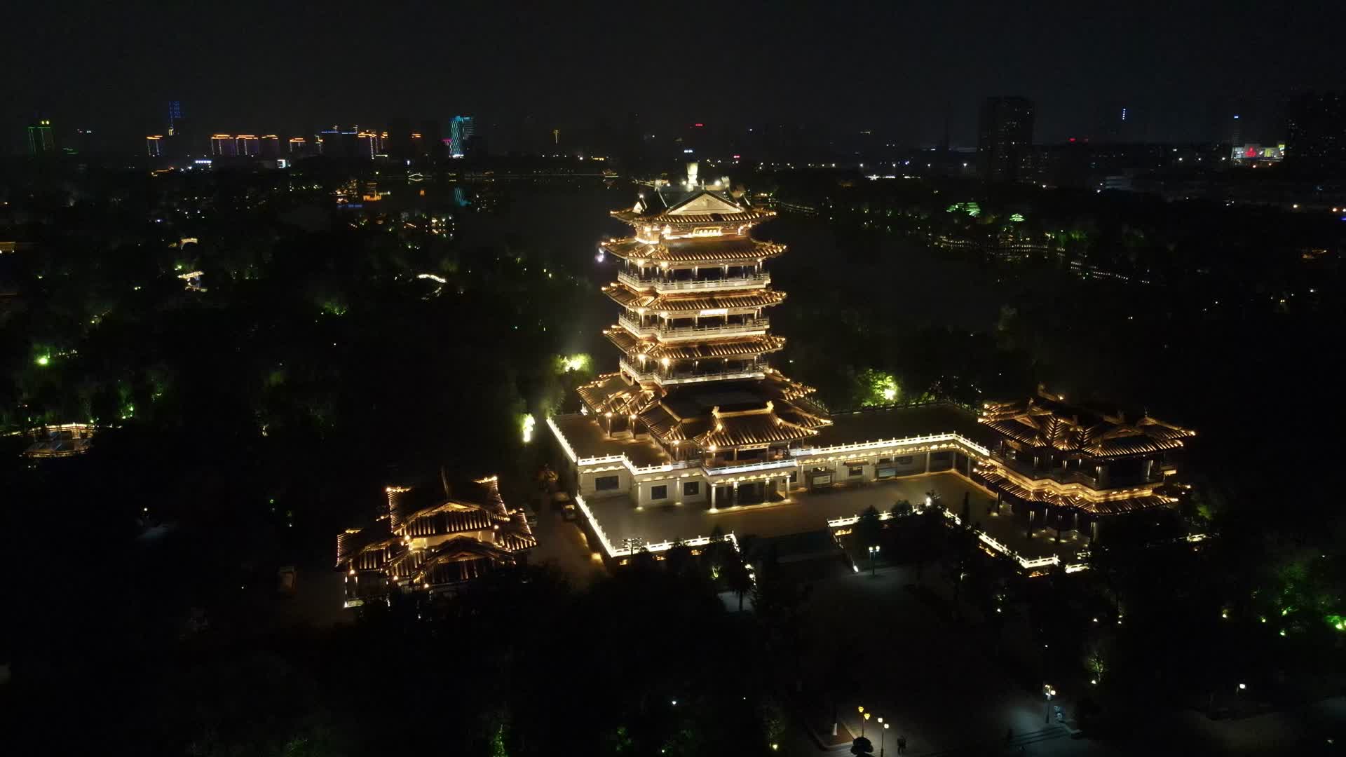 航拍山东济南大明湖景区超然楼夜景视频的预览图
