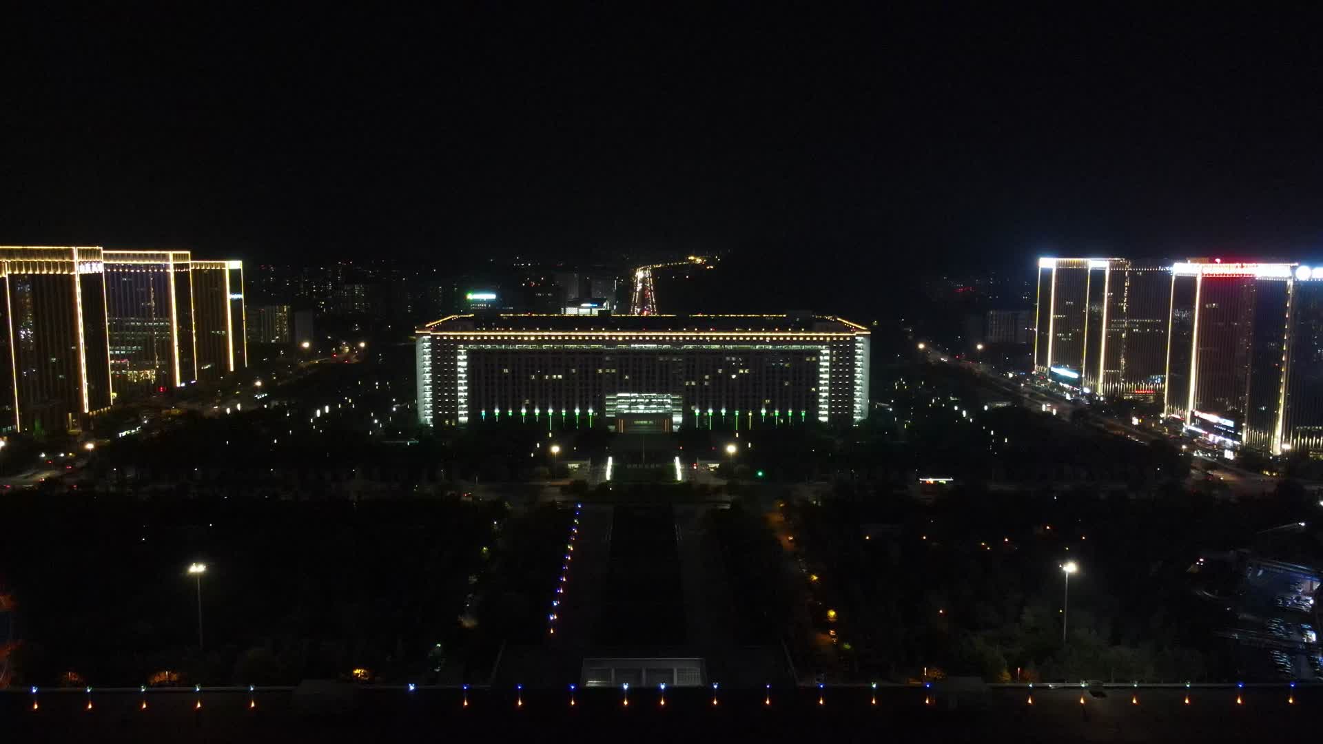航拍山东济南市政府夜景视频的预览图