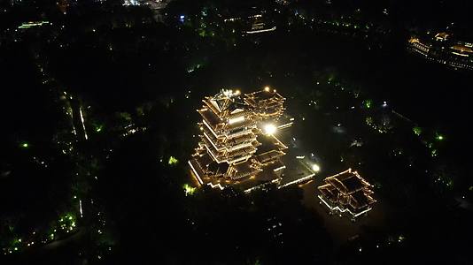 航拍山东济南大明湖5A景区超然楼夜景视频的预览图