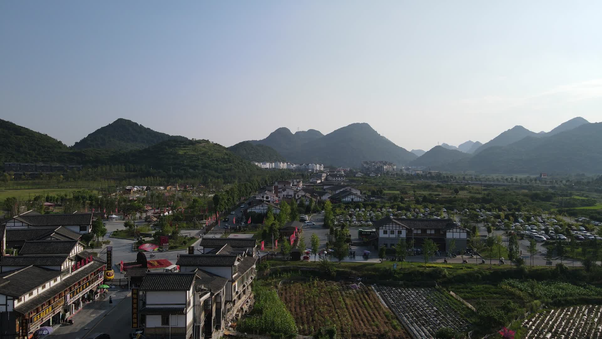航拍贵州贵阳青岩古镇古建筑视频的预览图