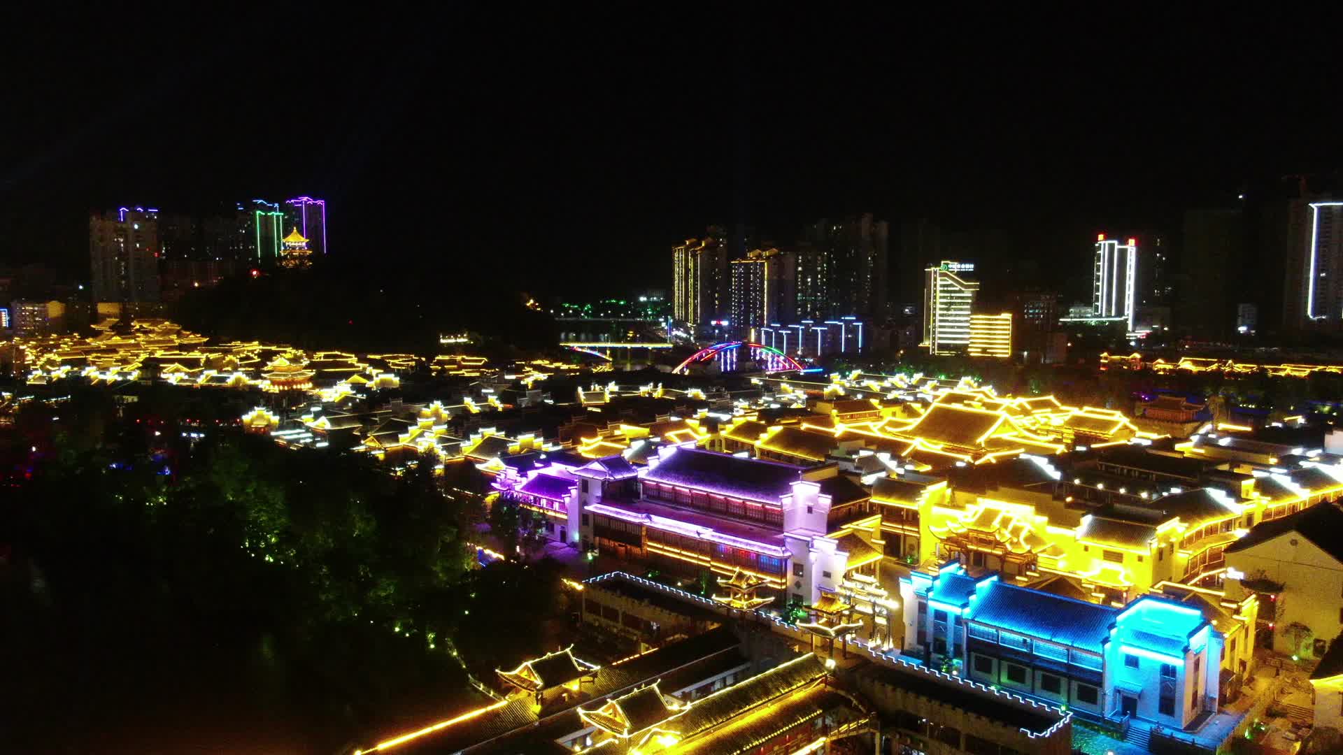 航拍贵州铜仁古城夜景视频的预览图