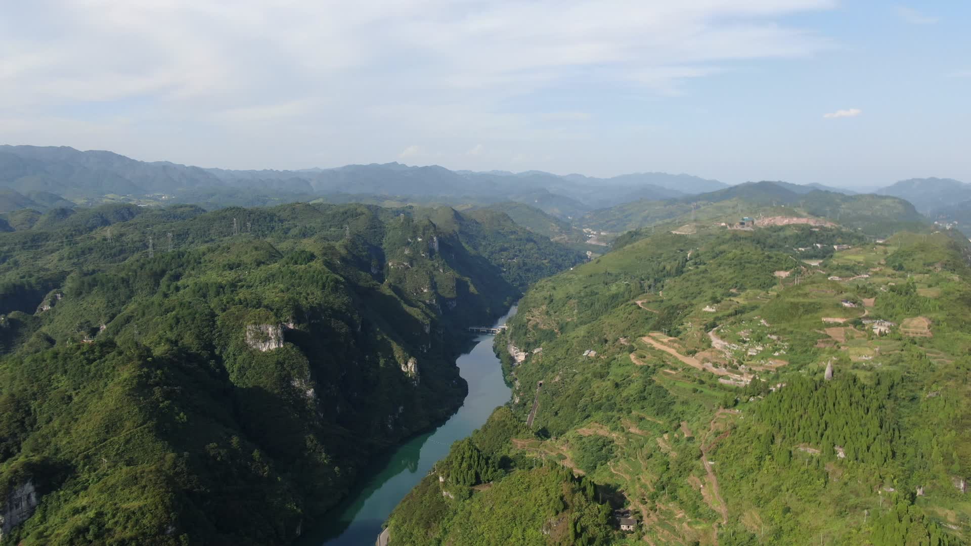 航拍贵州镇远舞阳河景区视频的预览图