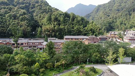 航拍贵州铜仁梵净山景区游客中心视频的预览图