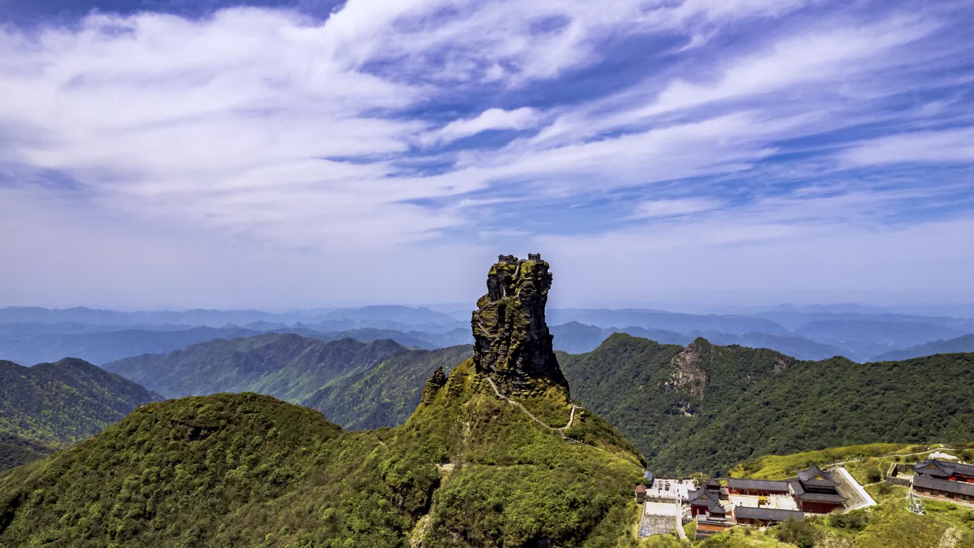 4K延时航拍贵州梵净山大美风景视频的预览图
