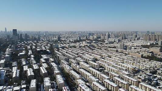 航拍山东济南城市雪景视频的预览图