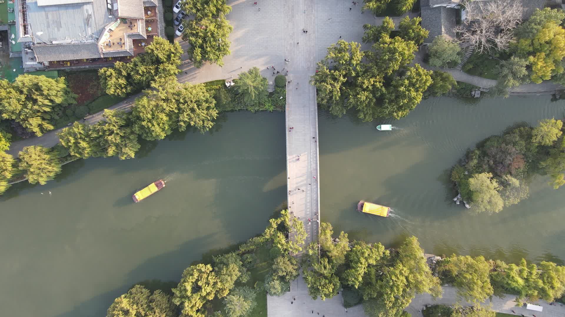 航拍园林小桥流水视频的预览图