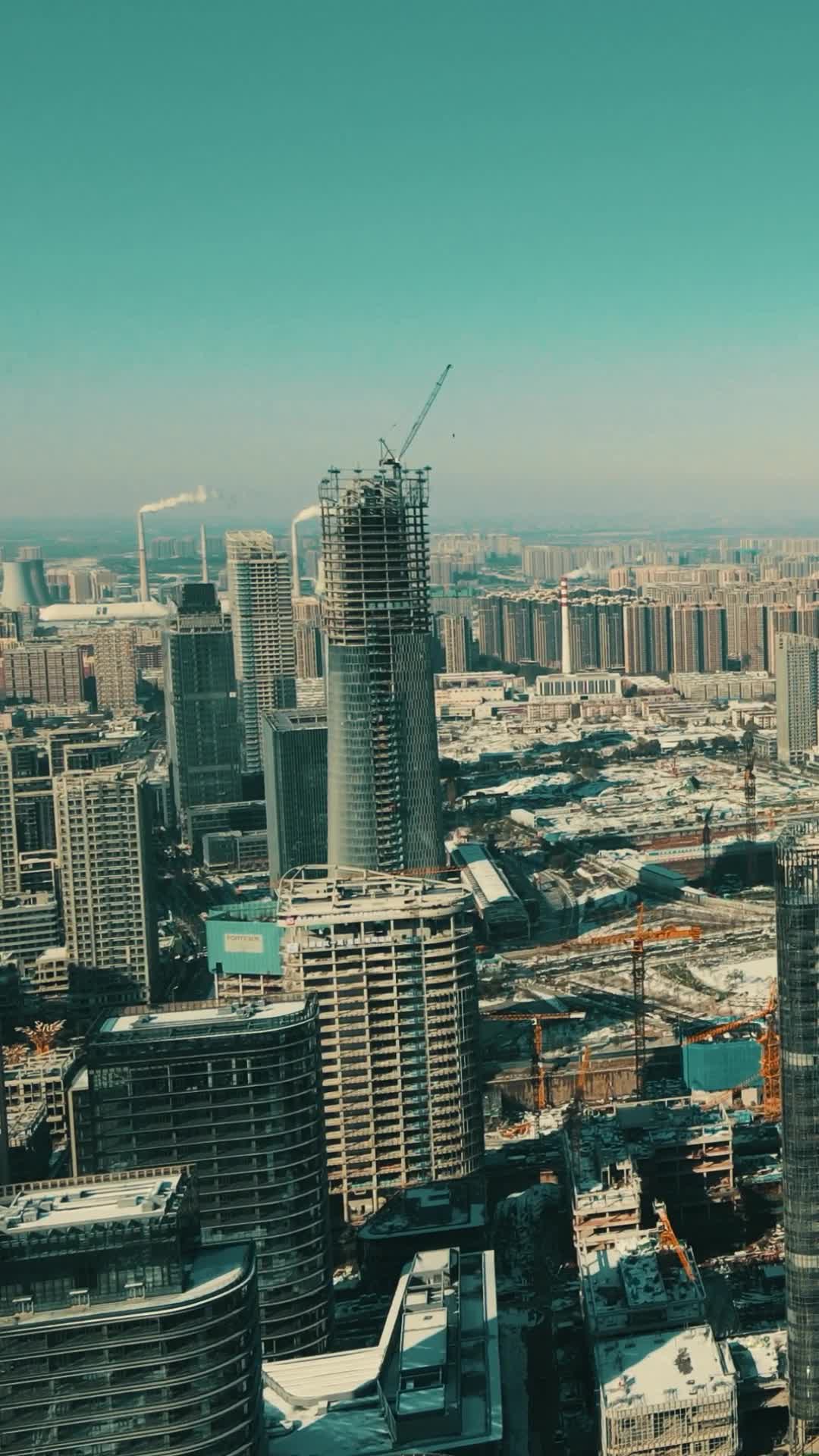 航拍山东济南国金中心双子塔视频的预览图