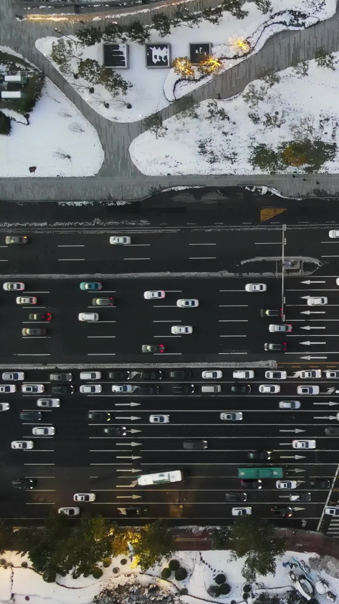 航拍山东济南城市交通高楼建筑视频的预览图