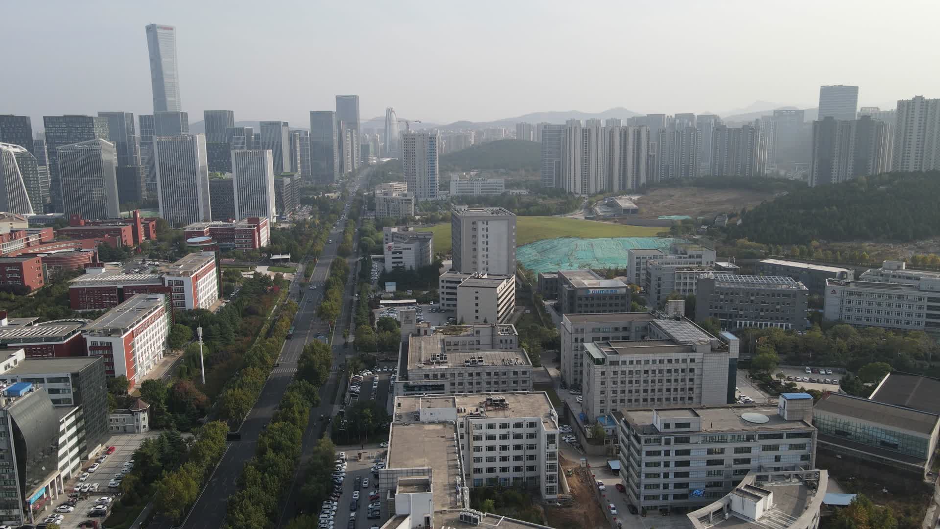 航拍山东济南城市高楼视频的预览图