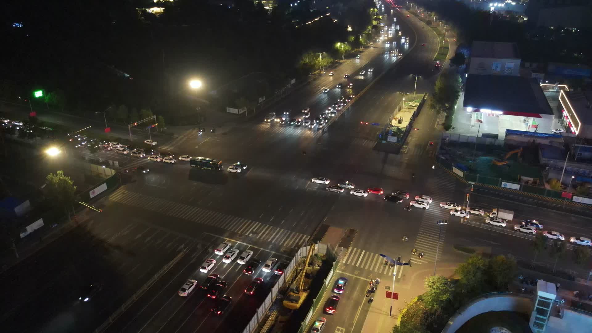 航拍山东济南交通夜景视频的预览图
