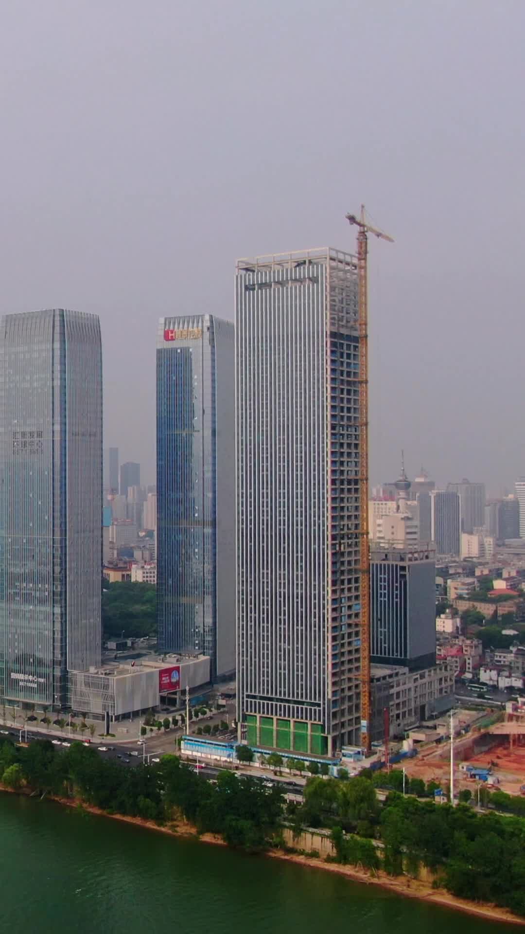 航拍湖南长沙城市高楼视频的预览图