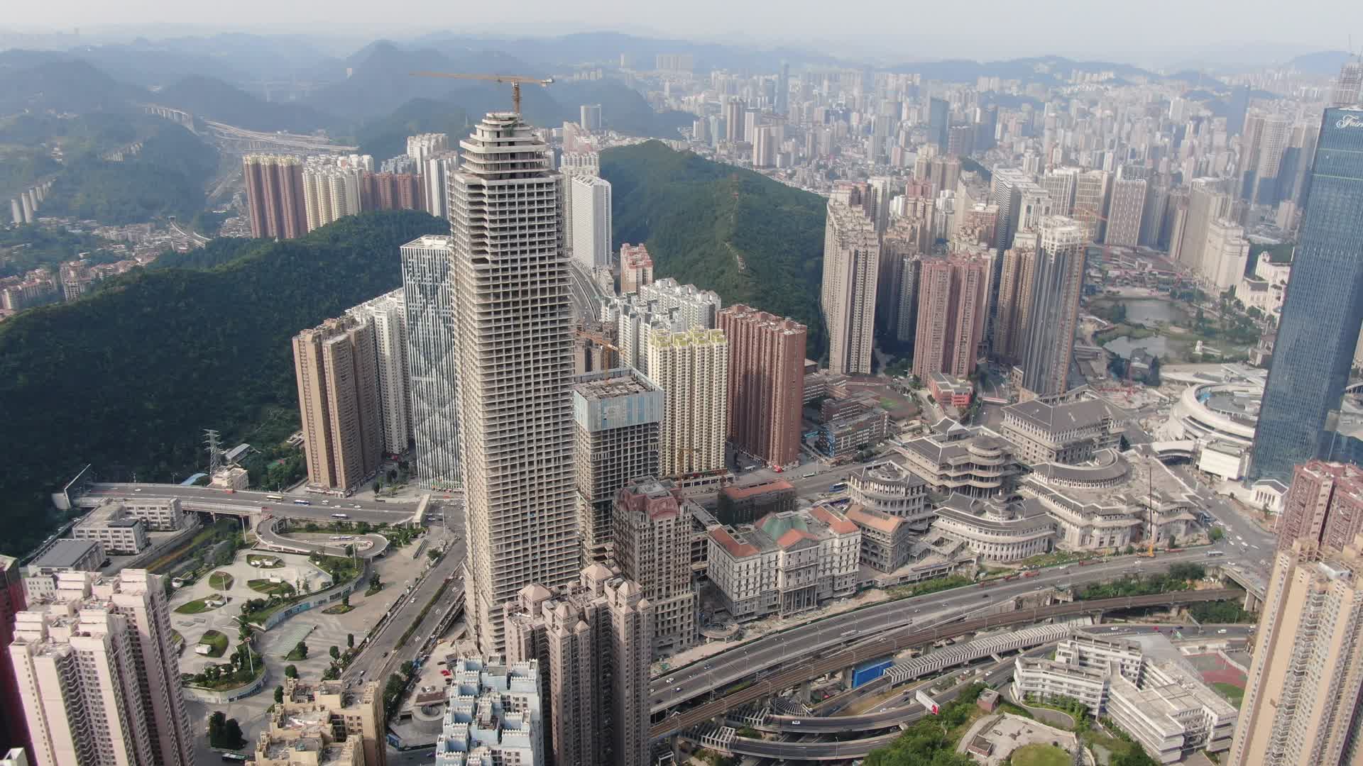 航拍贵阳城市商业广场视频的预览图