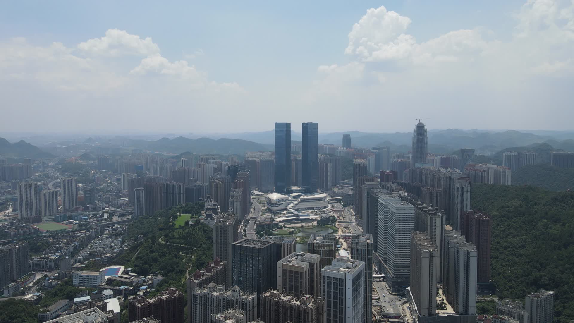 航拍贵州贵阳城市高楼建筑视频的预览图