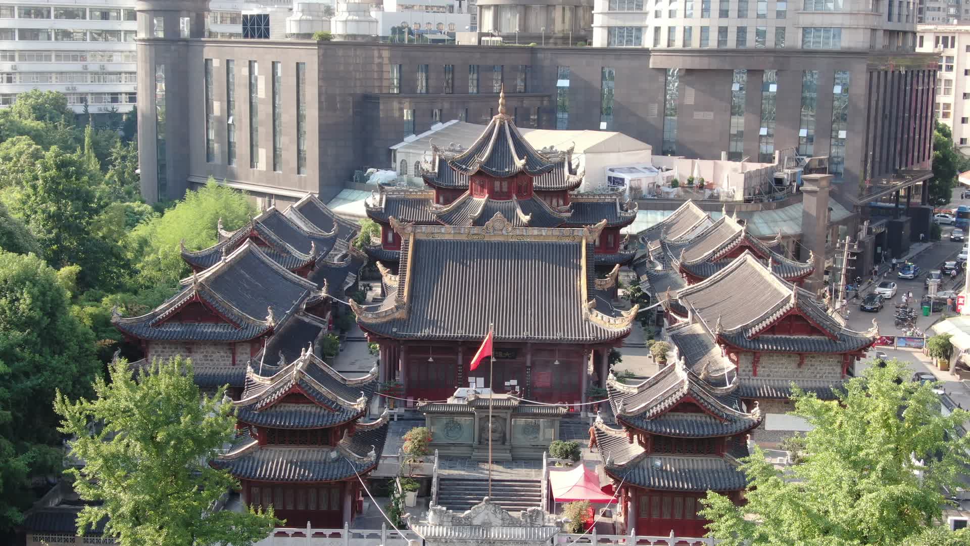 航拍贵州贵阳黔阳古寺视频的预览图