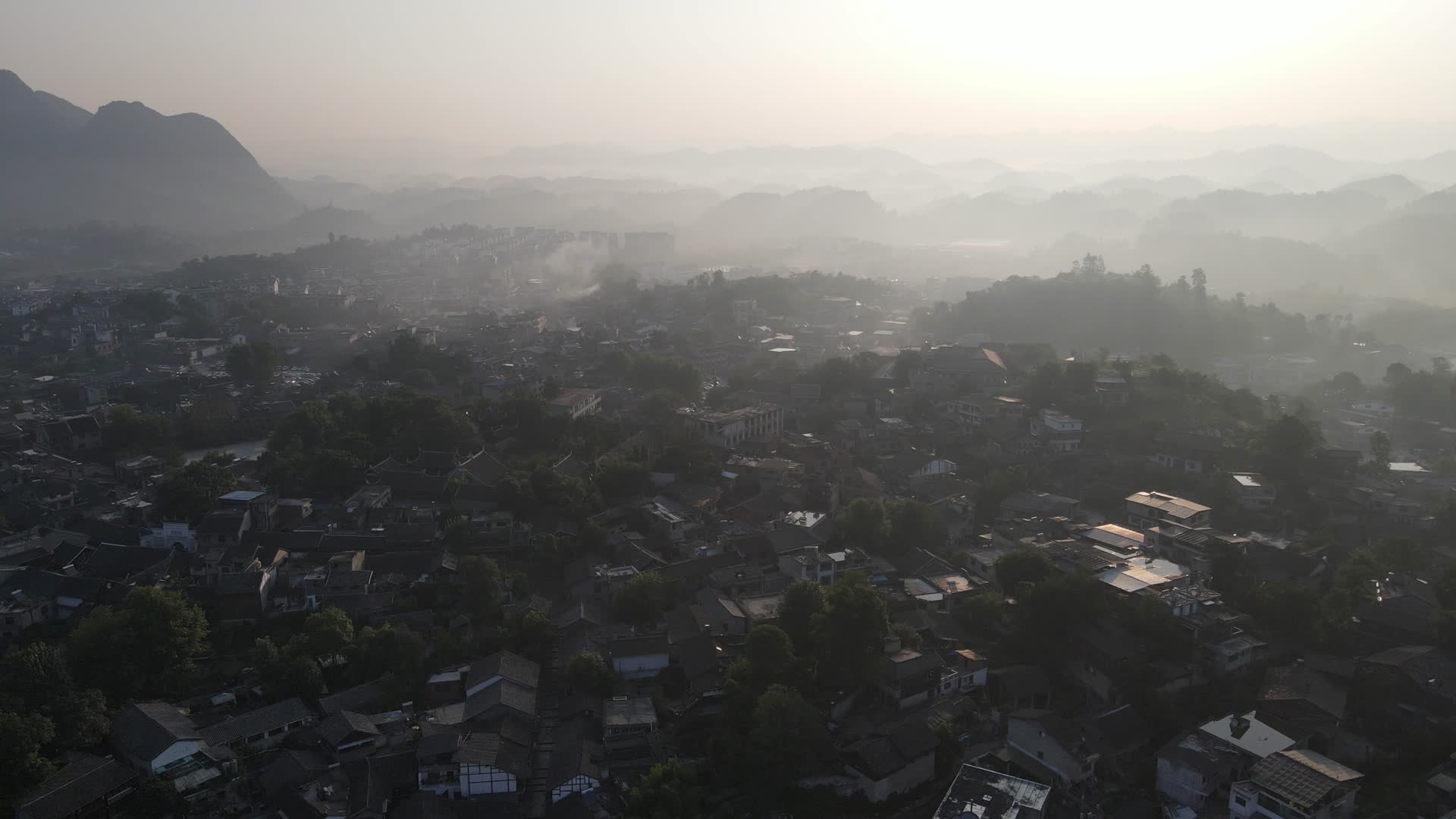 航拍贵阳青岩古镇景区视频的预览图