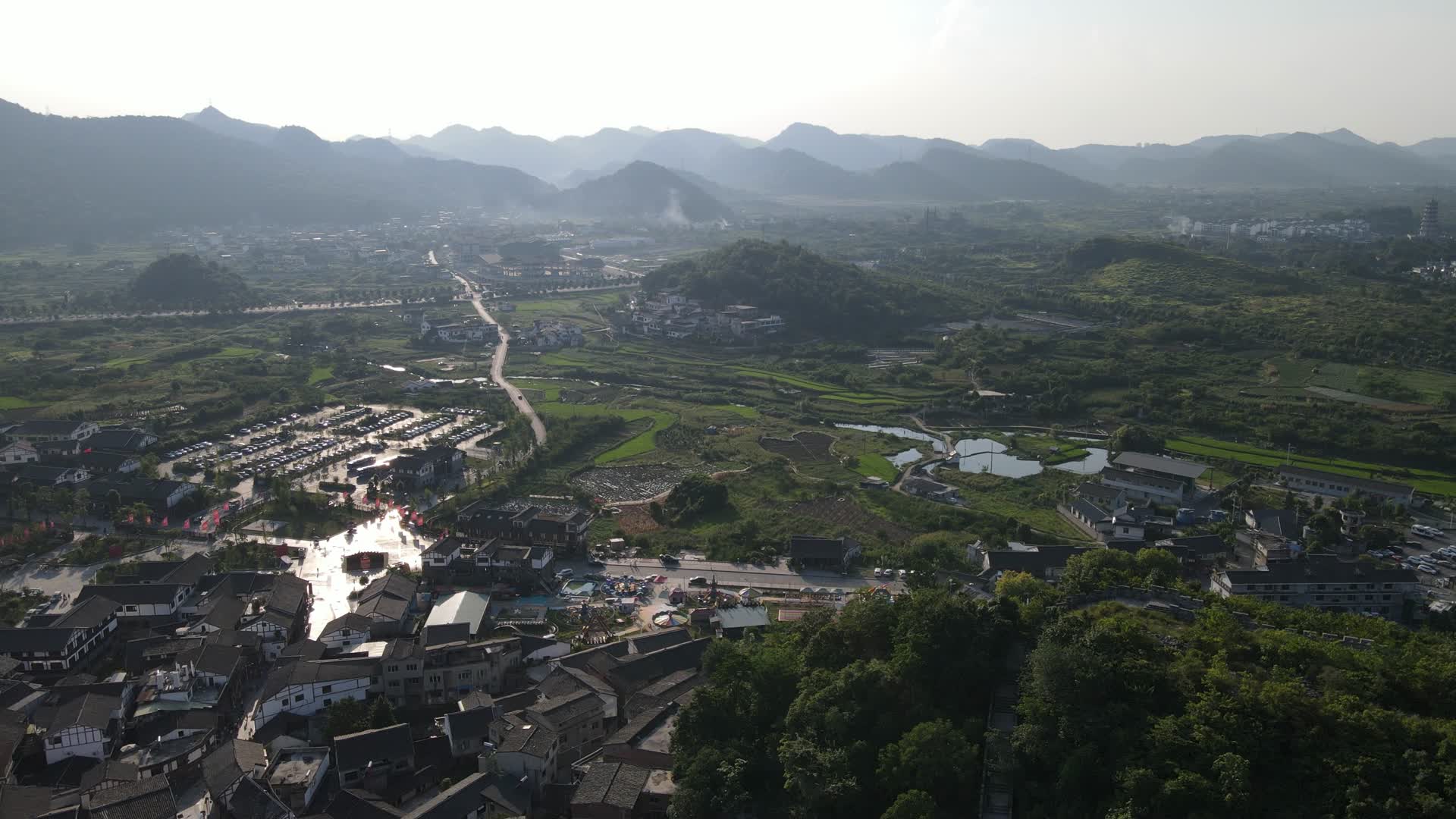 航拍贵州贵阳青岩古镇景区视频的预览图