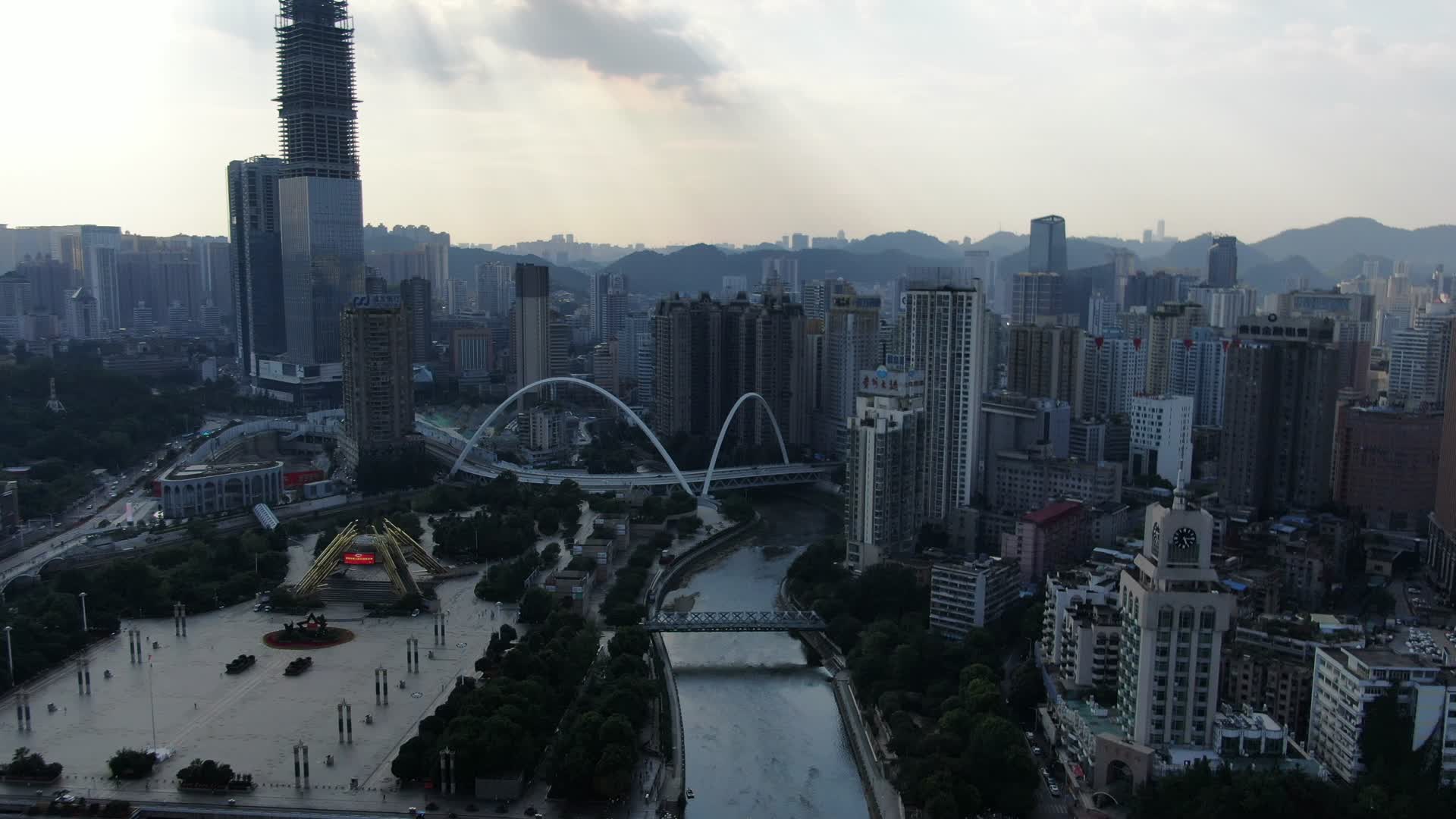 航拍贵州贵阳南明河筑城广场视频的预览图