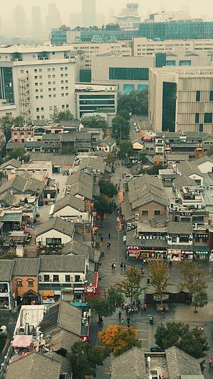 航拍山东济南宽厚里步行商业街竖屏视频的预览图