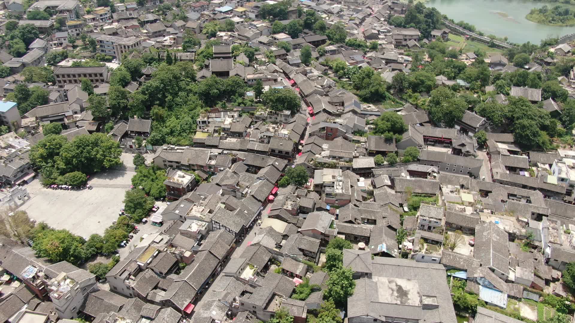 航拍贵州贵阳花溪青岩古镇5A景区视频的预览图